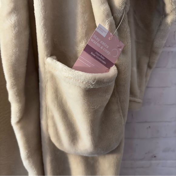 NWT: Summer & Rose Robe - Picture 4 of 4